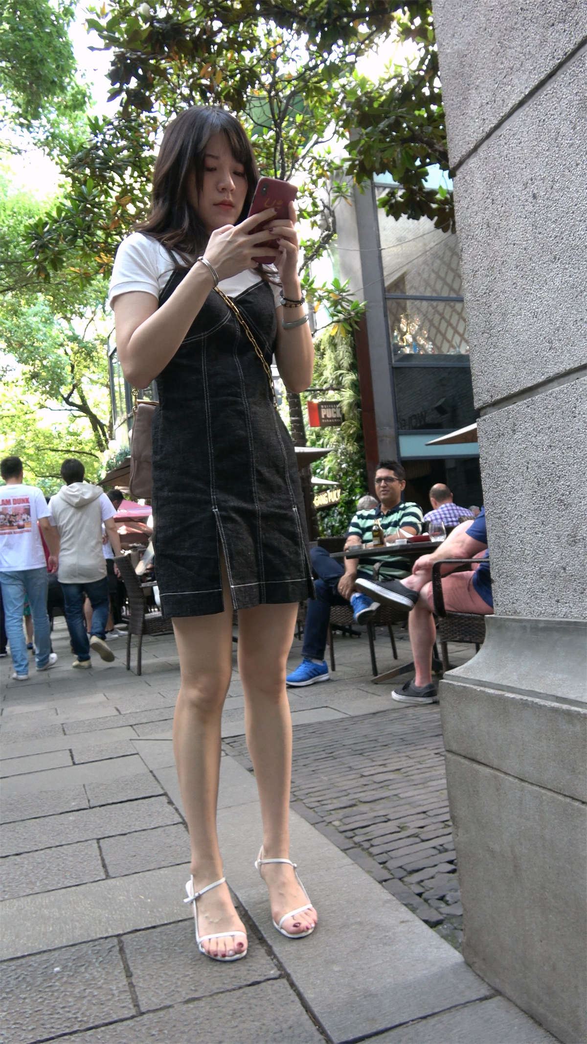 牛仔裙美眉