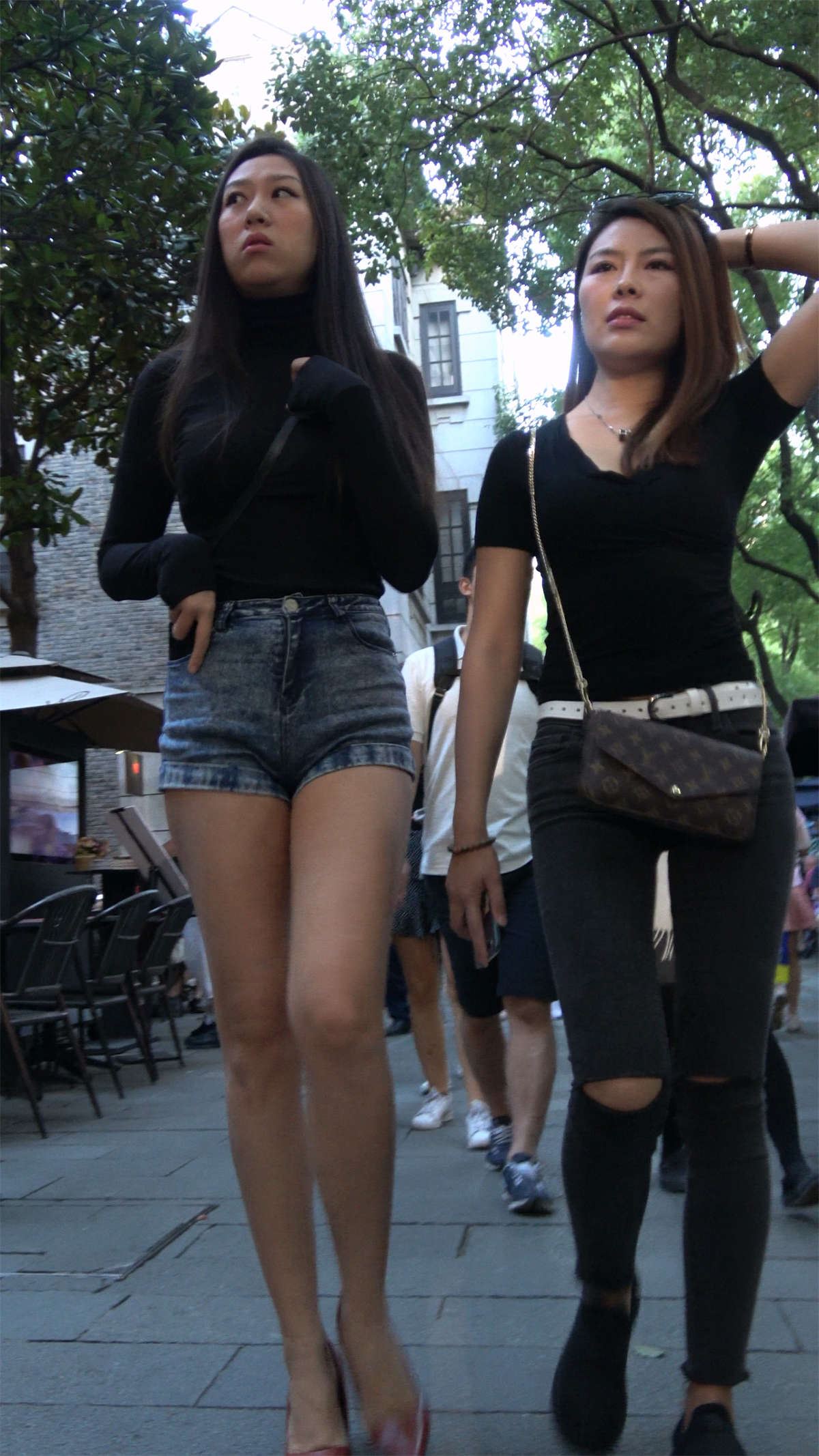 顶级大长腿高跟美女悠闲下午茶