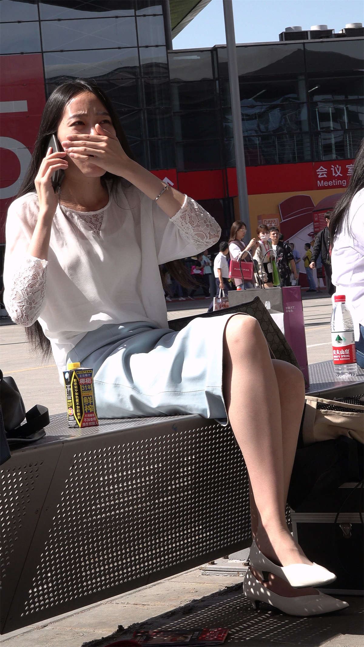 打电话的小姐姐