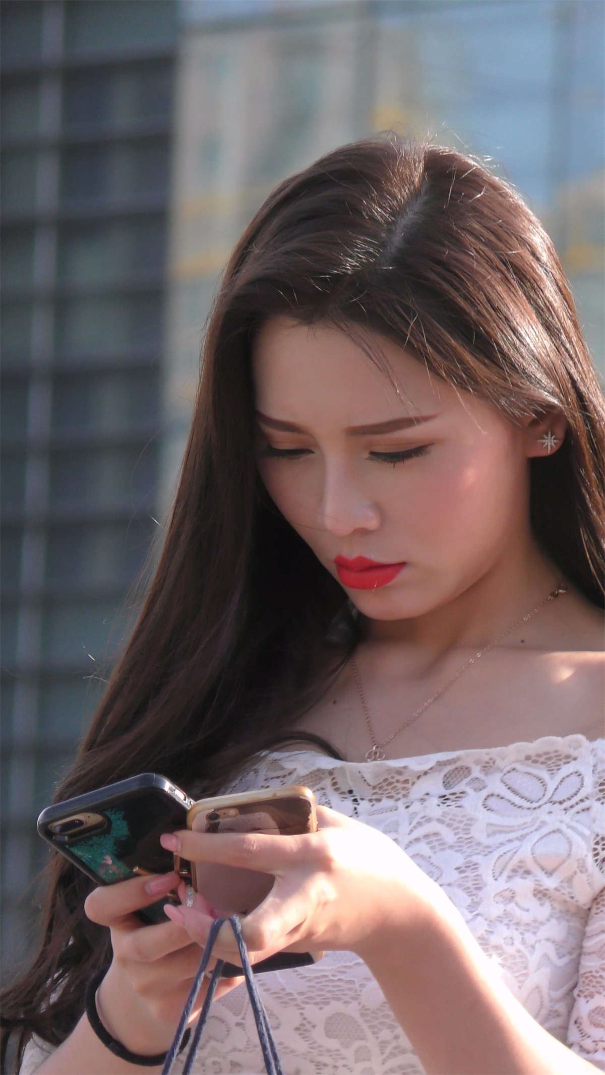 蓝色休闲宽松裤漂亮时尚长发美女