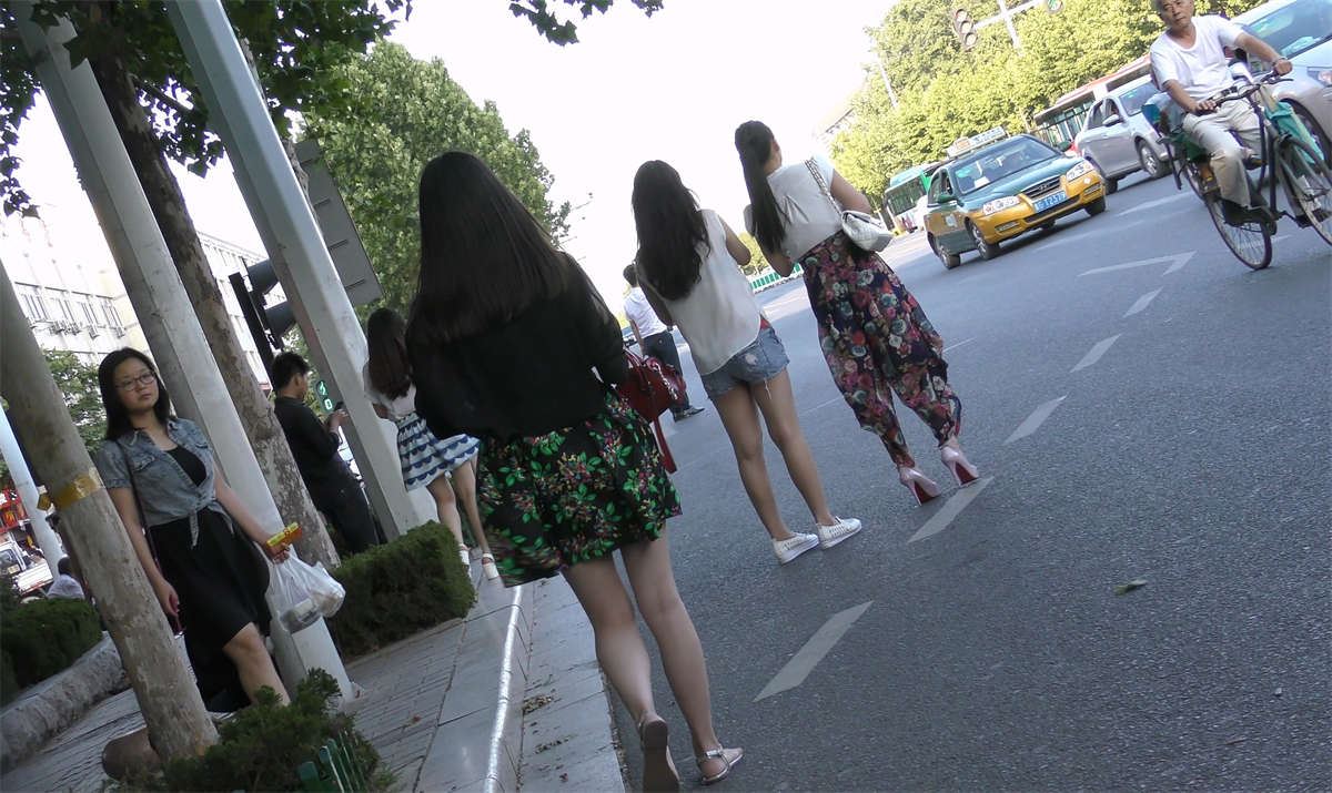 大爱清秀高挑美女的凉拖美足