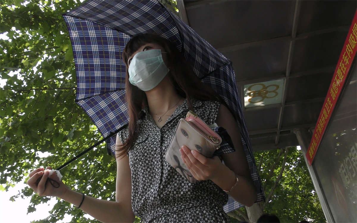 这女孩的打扮略显老气