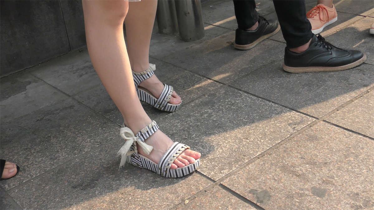清秀少女的白净素足
