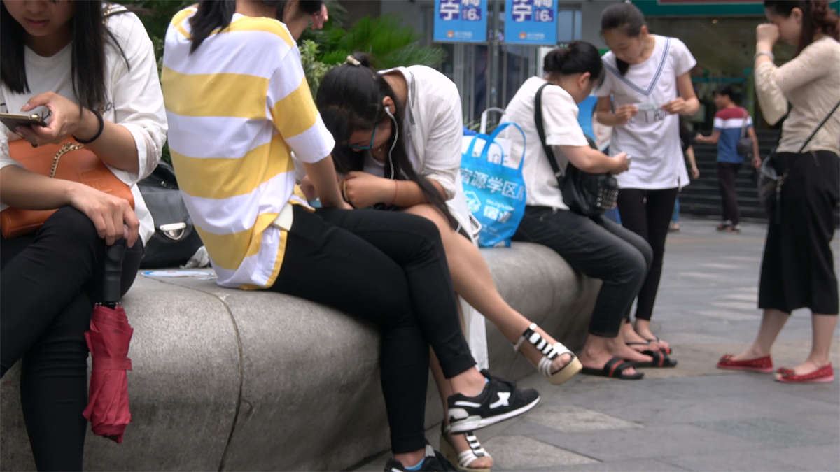 路边的丝袜美女