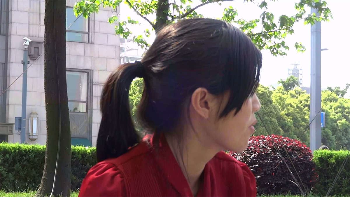 街边休息的成熟少妇