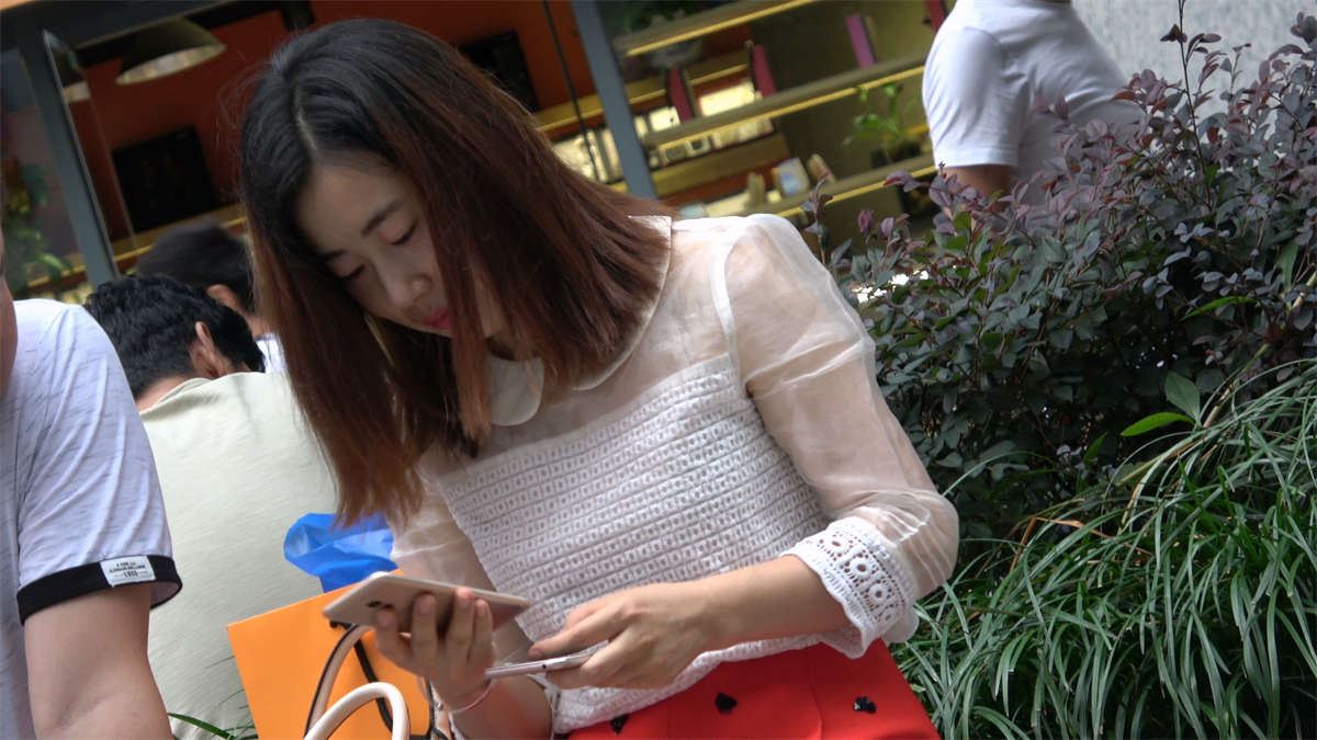 白纱橘红色短裙透明长丝少女