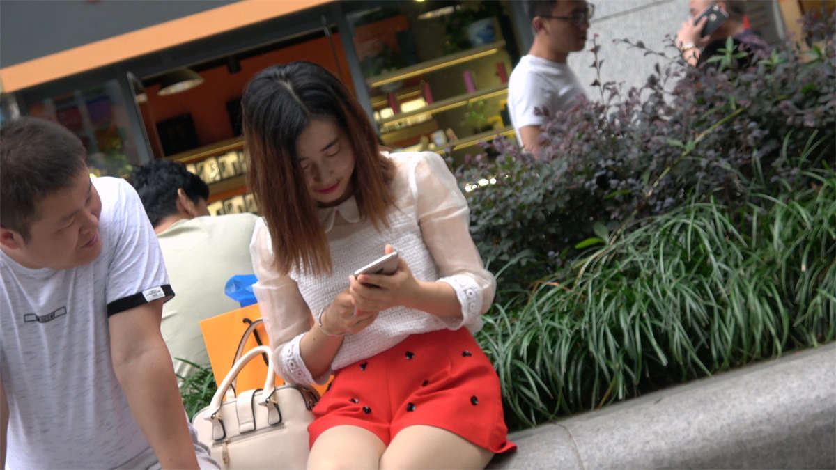 白纱橘红色短裙透明长丝少女