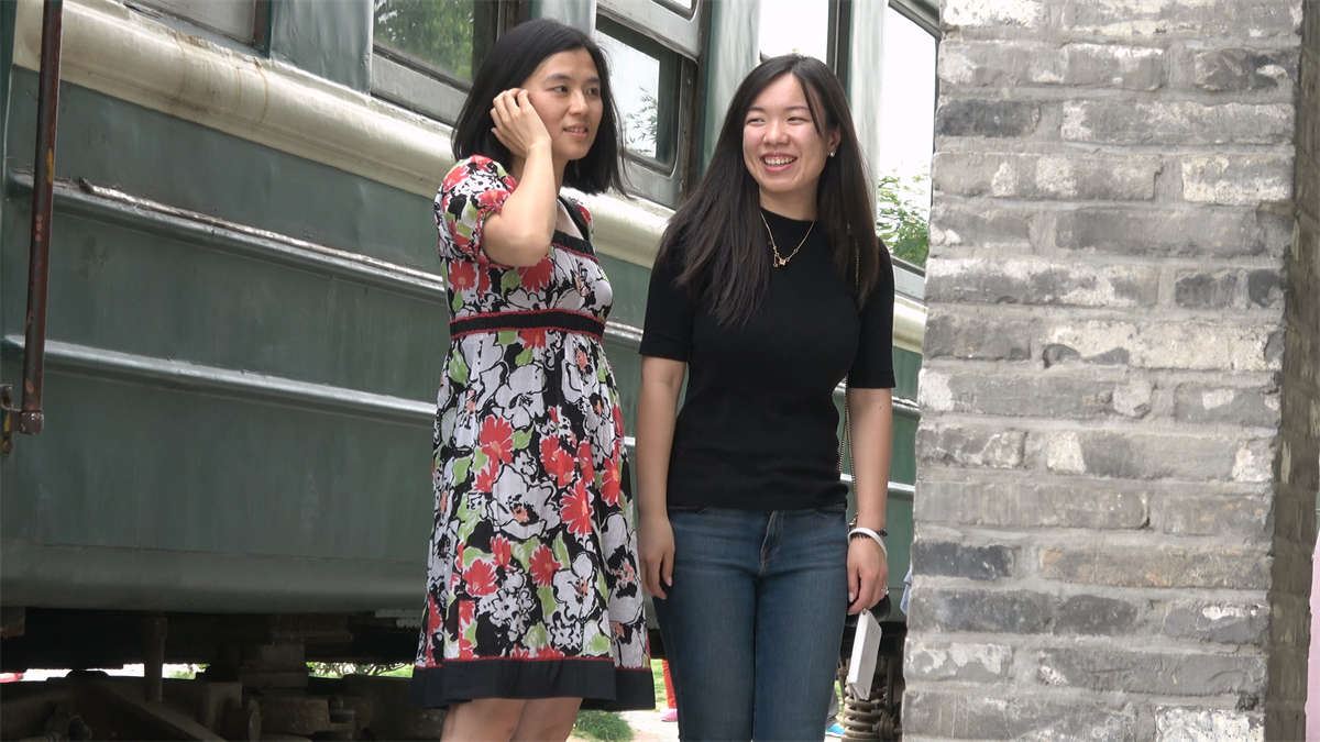 拍摄婚纱照的新娘美足