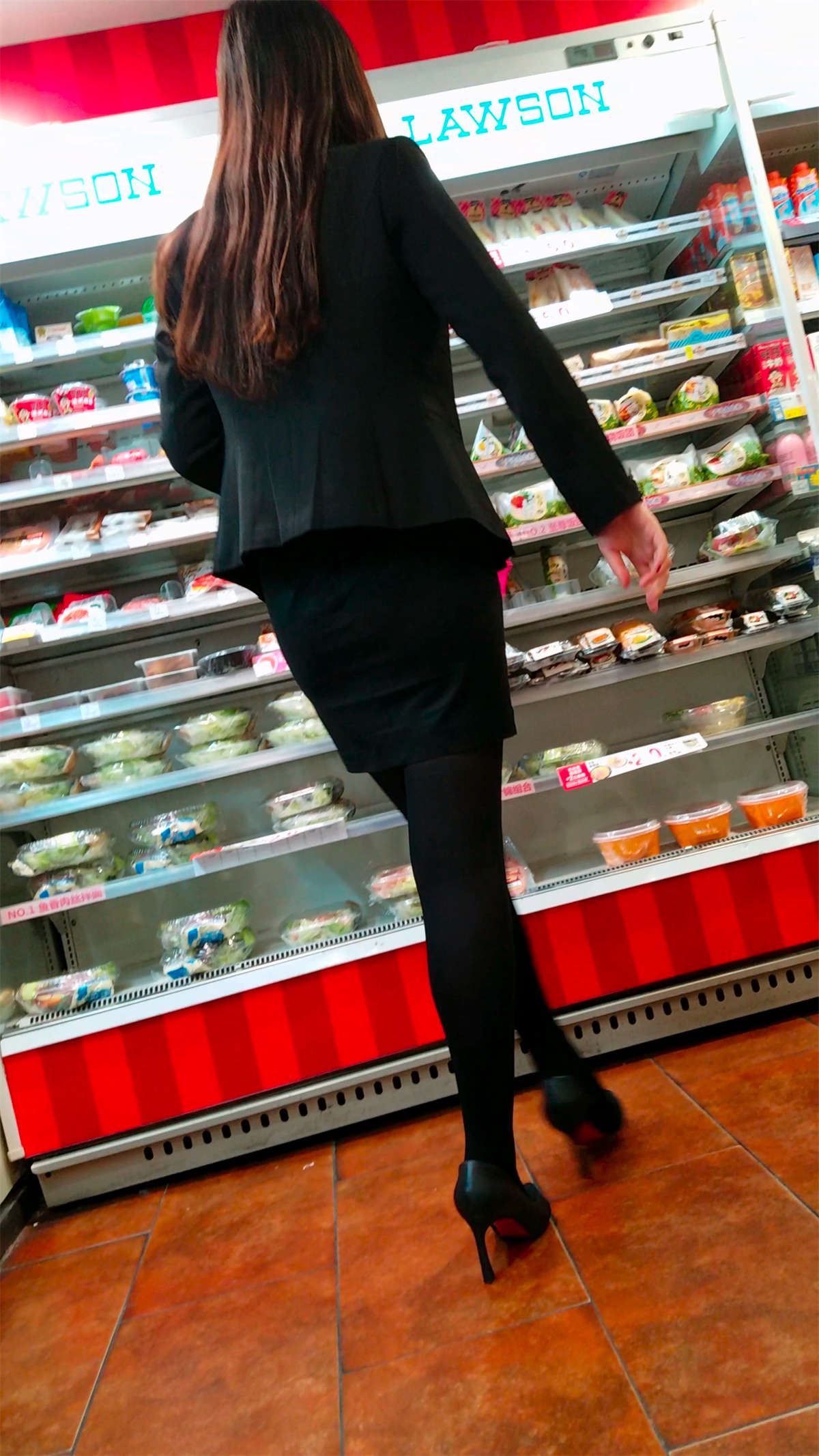 超市黑色制服包臀裙高跟黑色丝袜漂亮OL美女
