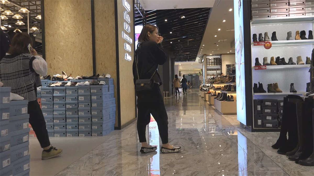 极品美女是不是都有着极品的美足