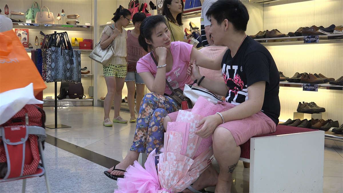 热恋中的花裤子美眉
