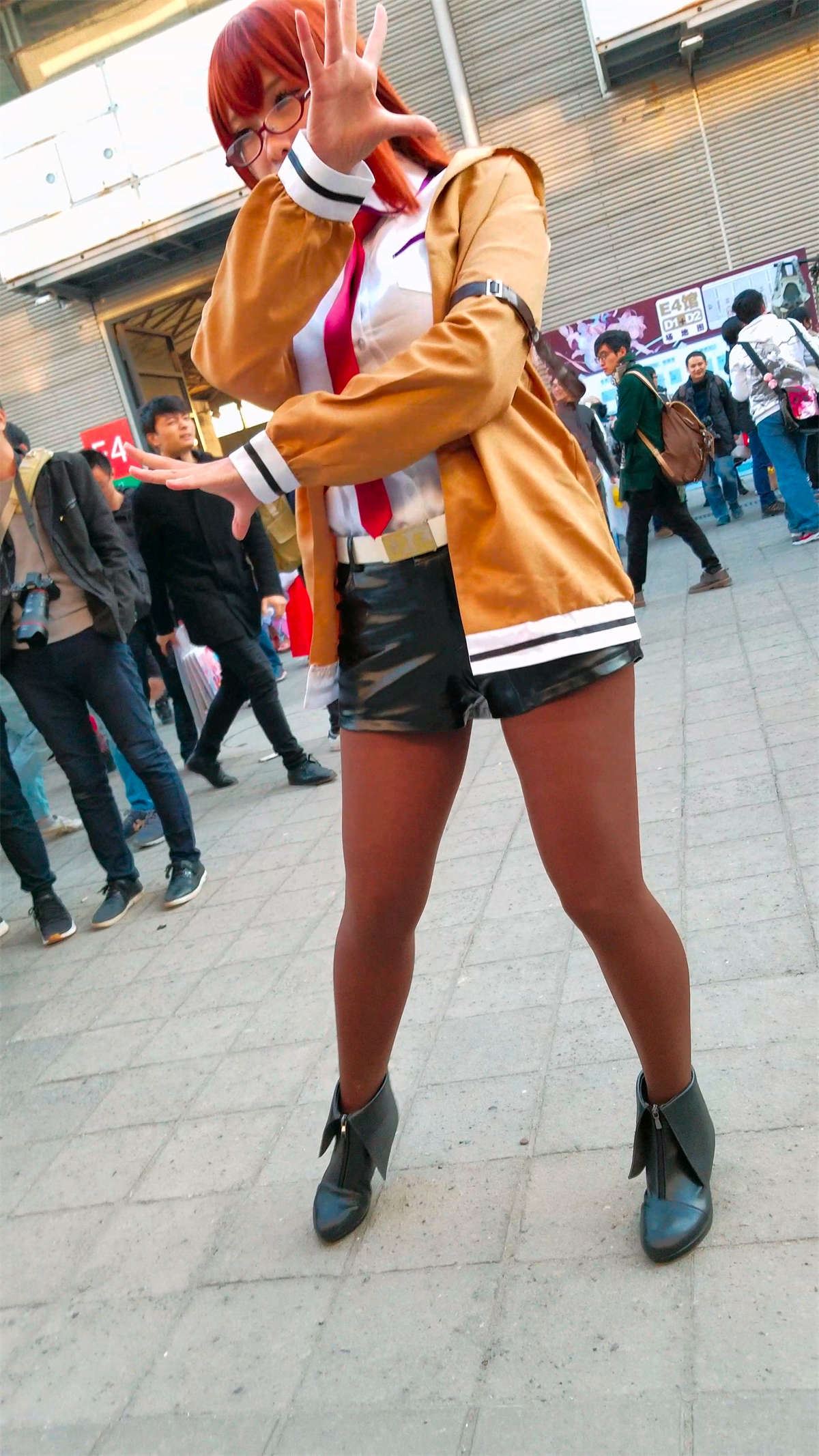 黑丝皮裤美腿清纯美少女