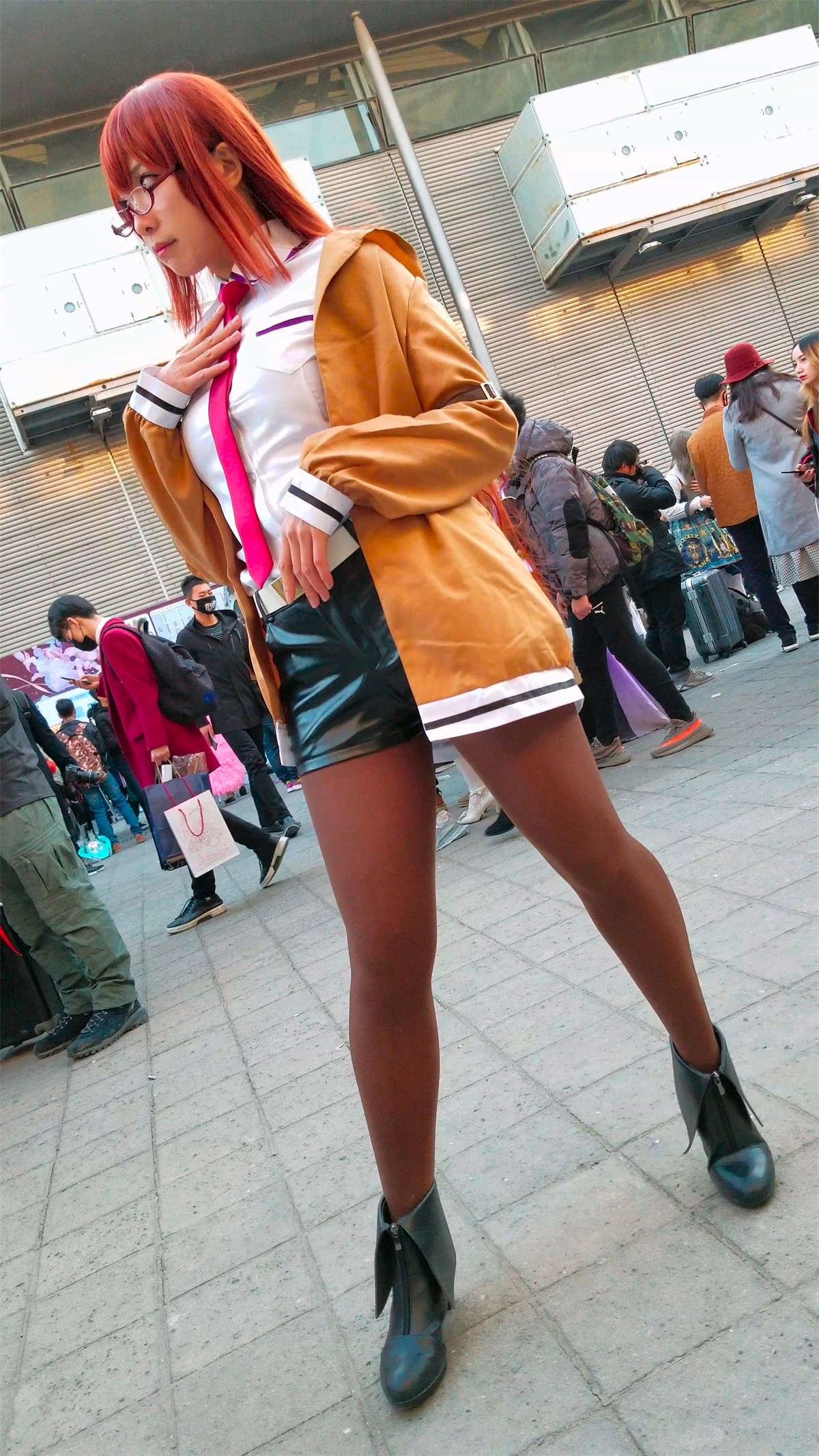黑丝皮裤美腿清纯美少女