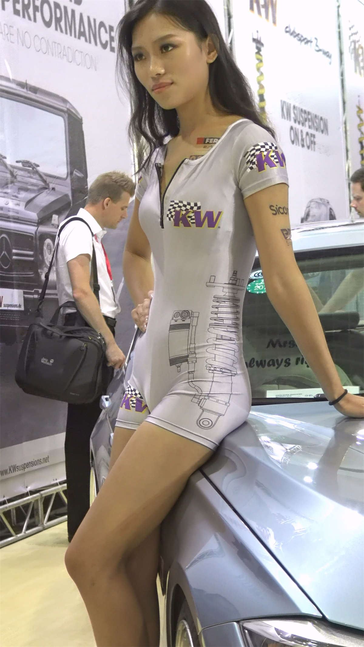 极品性感紧身衣美女车模