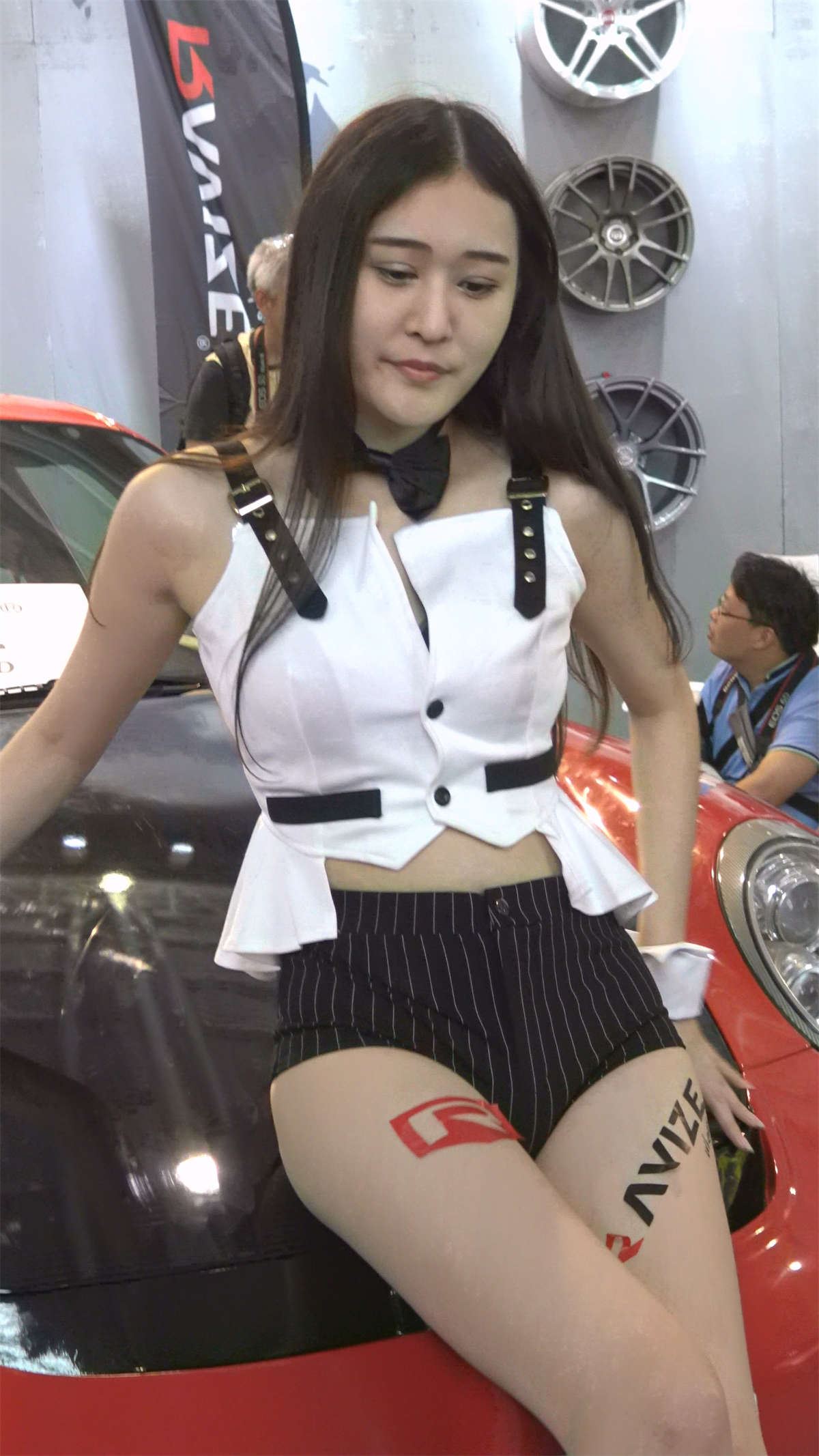 大长腿粉内内魔鬼身材美女车模