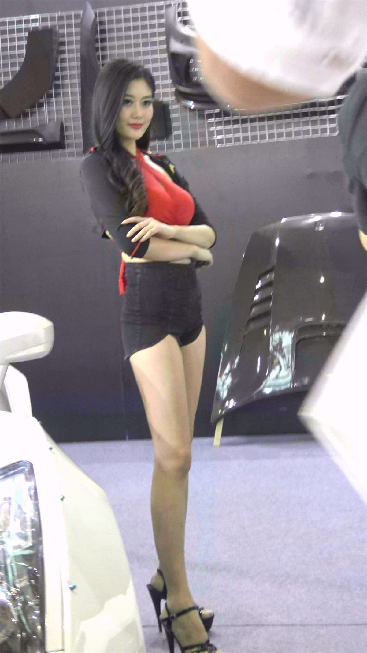 性感丰满大长腿美女车模