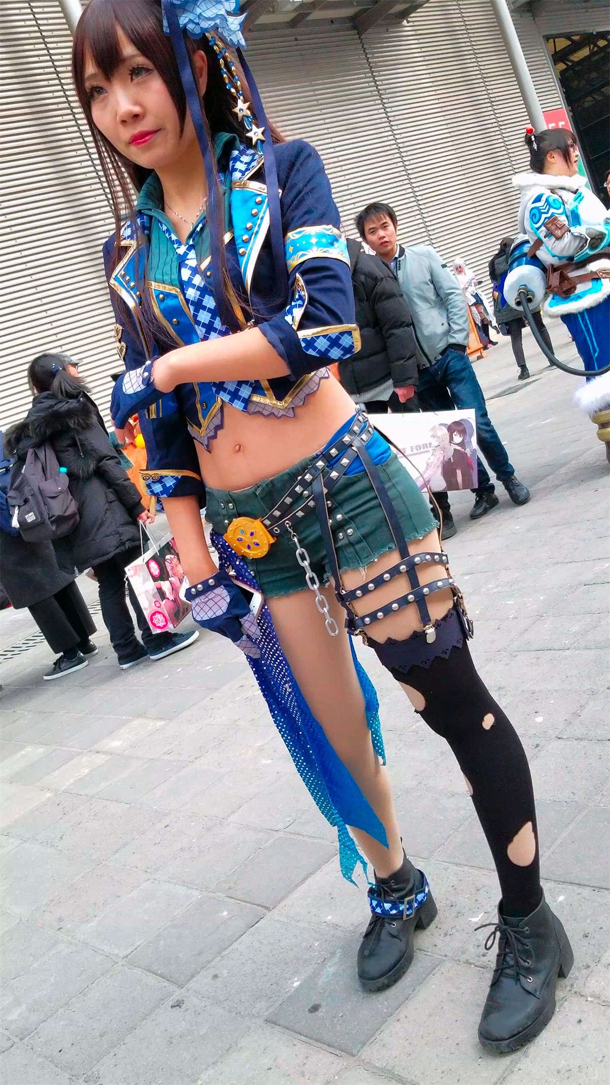 一脸清纯的cosplay二次元美少女