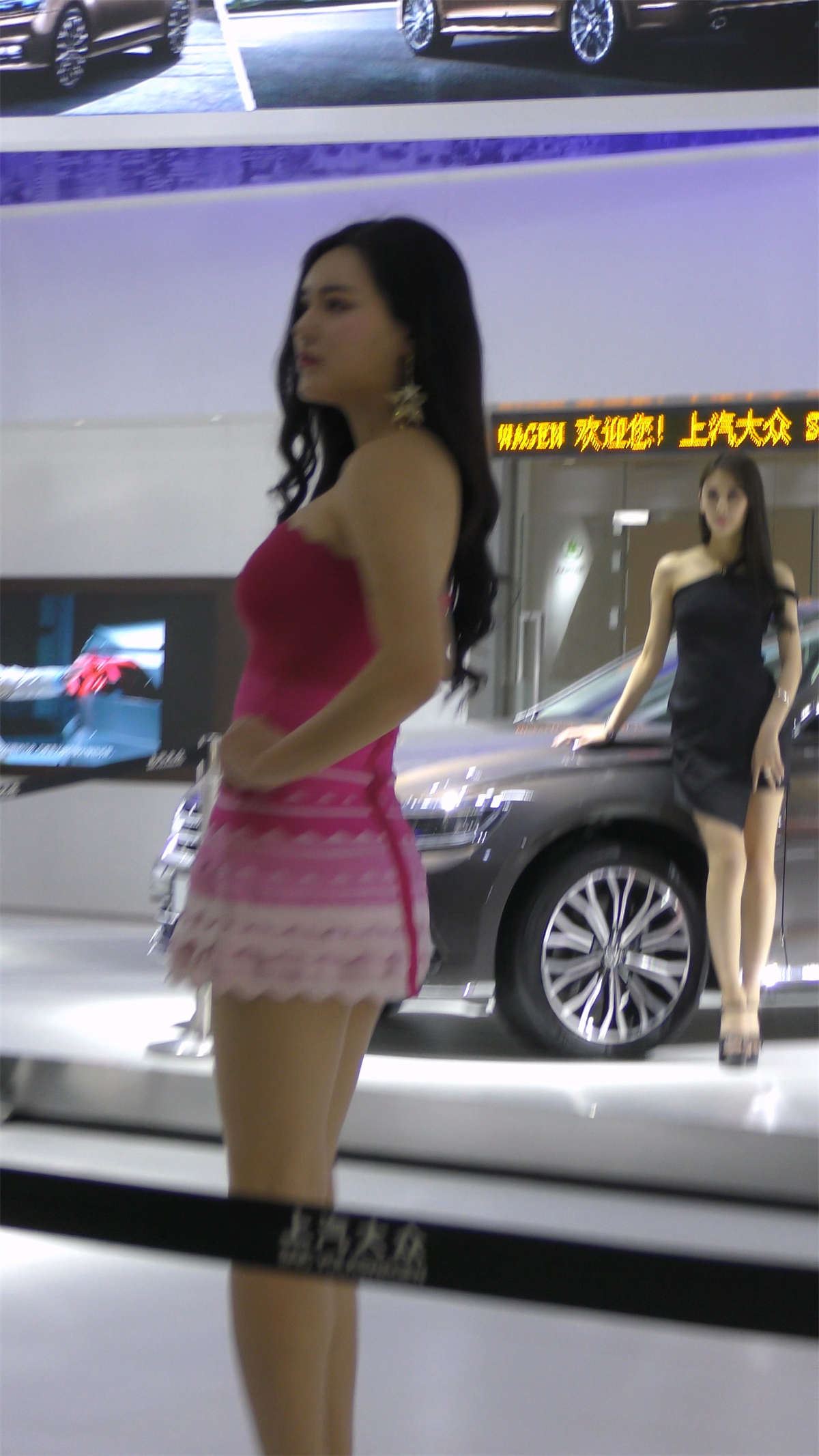 丰满波涛汹涌的美女靓模