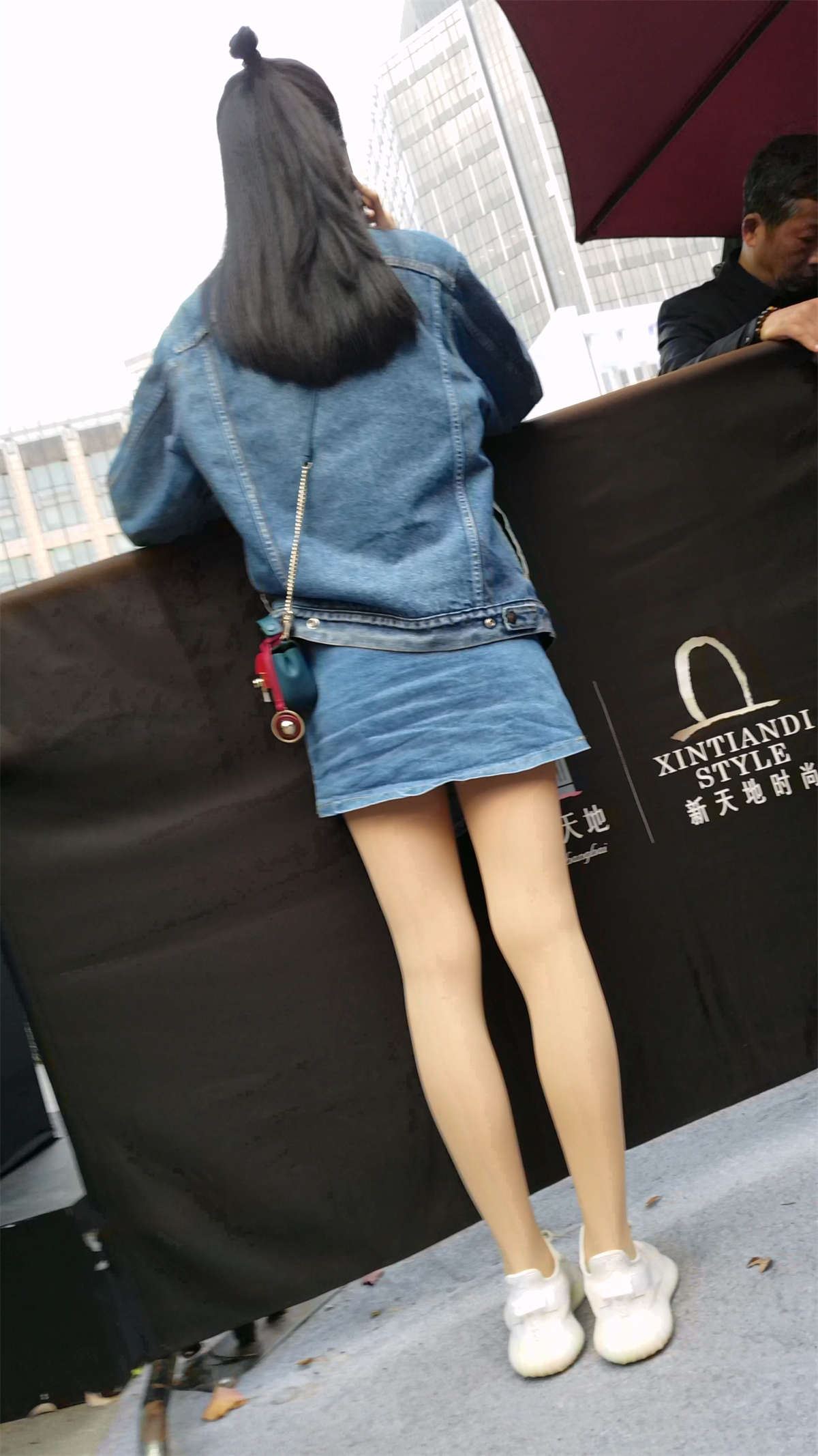 丝袜美腿牛仔裙好身材高颜值小姐姐