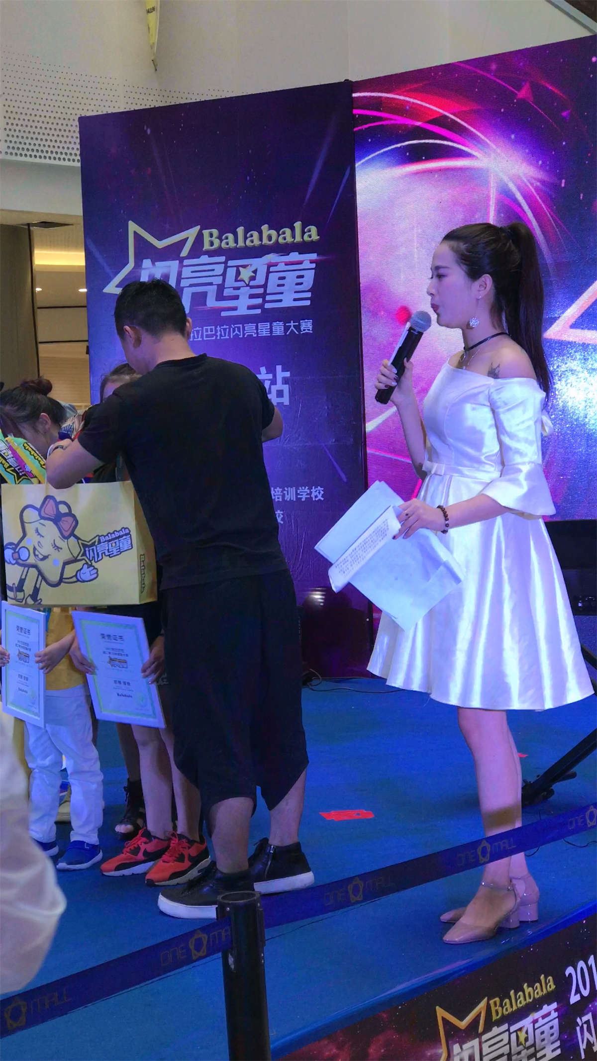 美女活动主持
