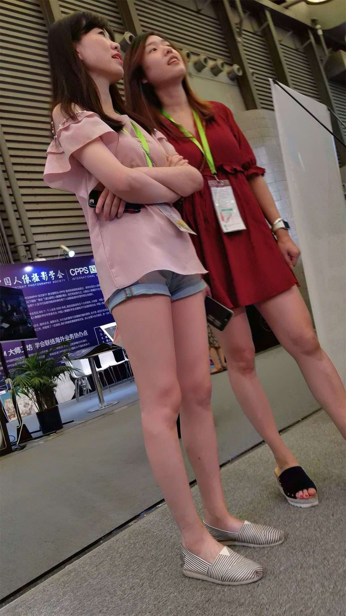 超短牛仔热裤修长笔直美腿
