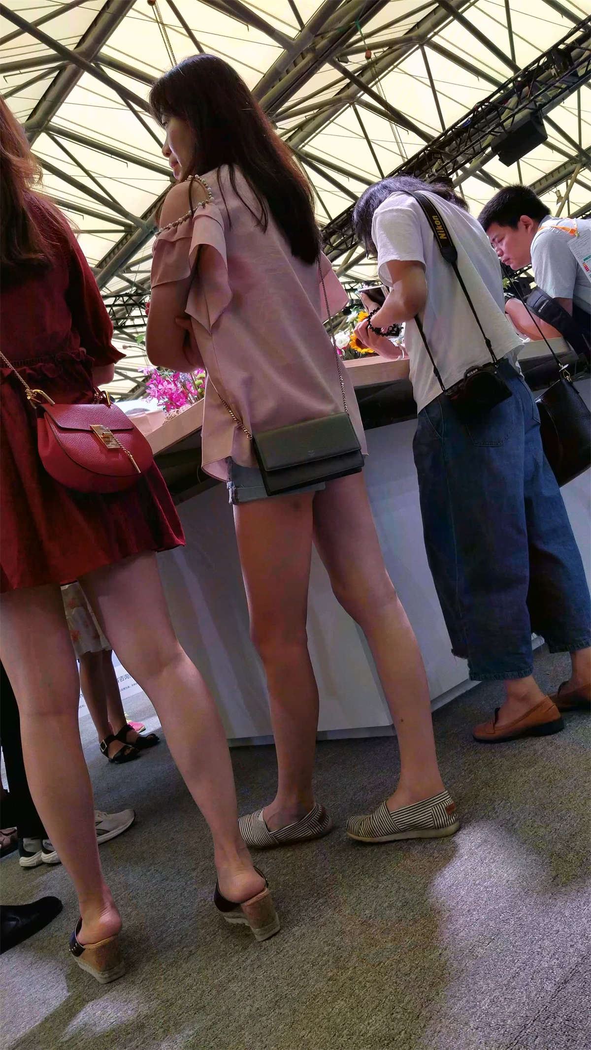 超短牛仔热裤修长笔直美腿