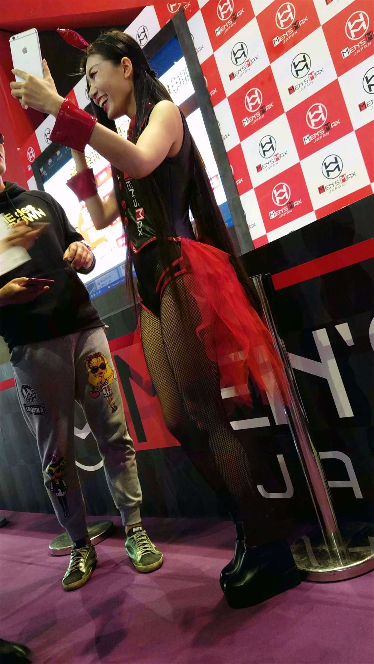 魔鬼身材黑丝网袜大美女
