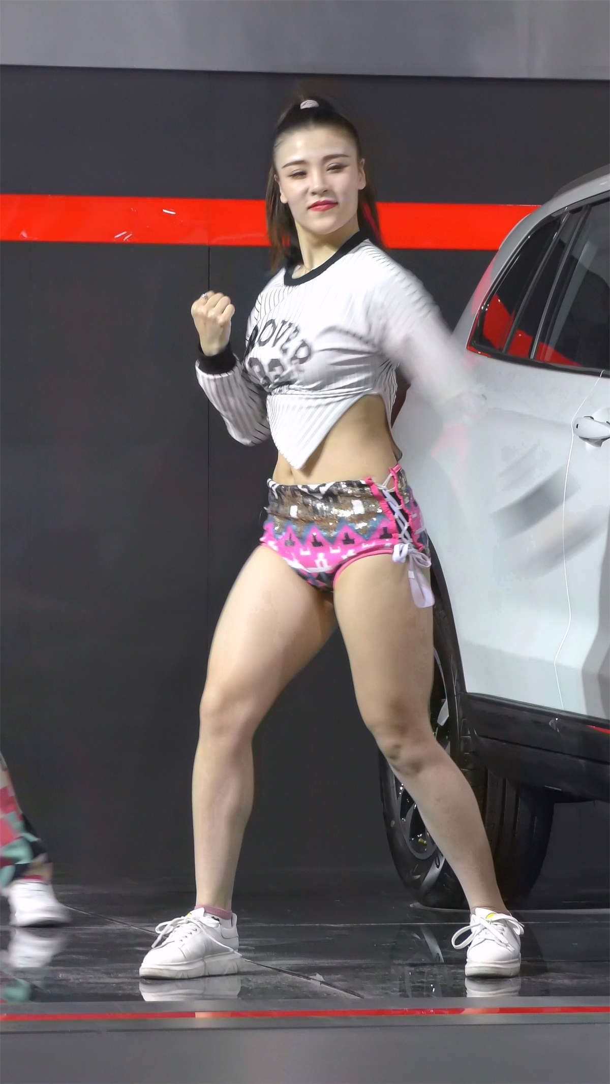 热舞性感粉内内美女