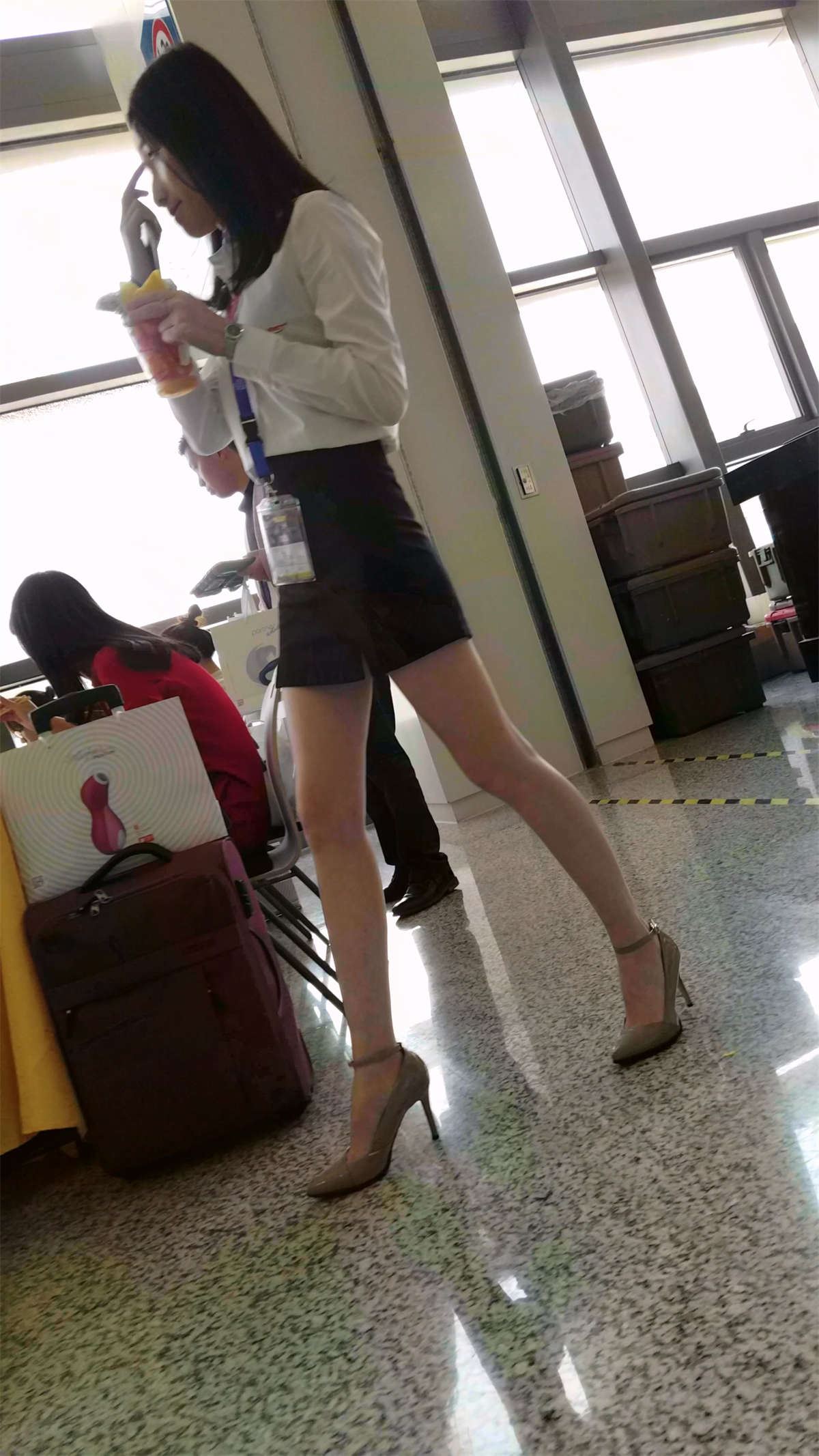 小姐姐的白皙性感大腿