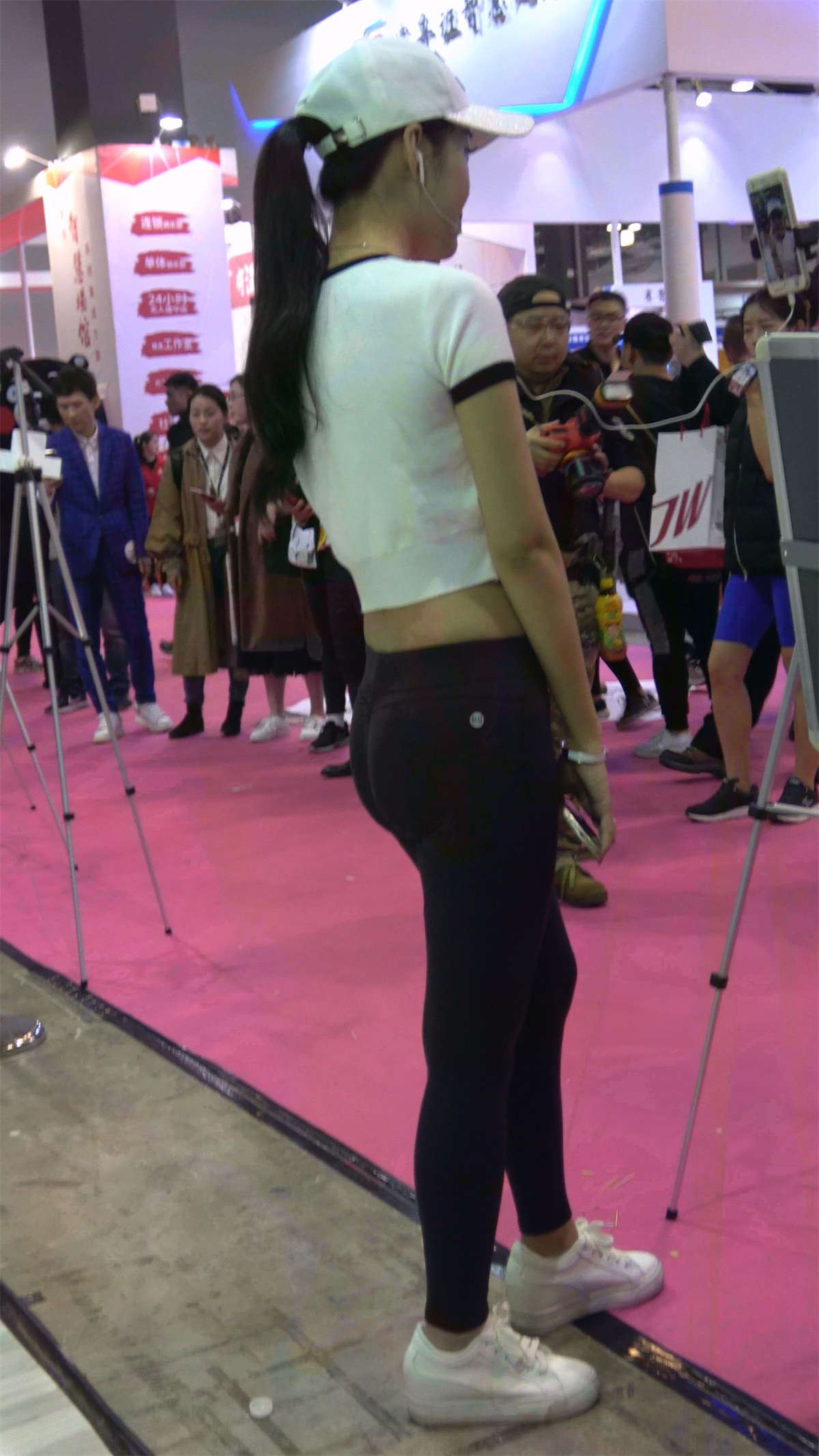 运动紧身瑜伽裤漂亮运动美女