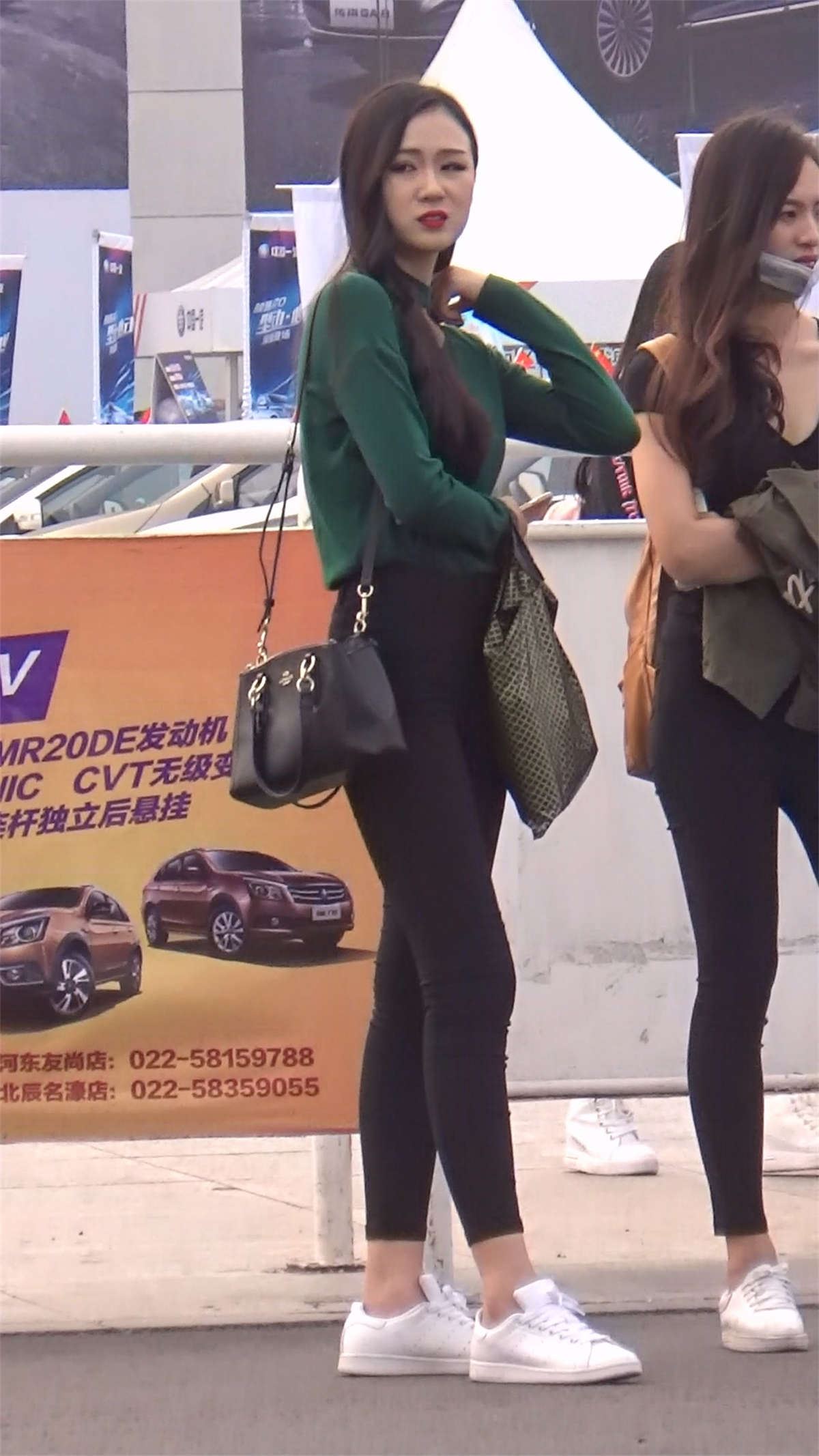 小清新黑色紧身裤漂亮小姐姐