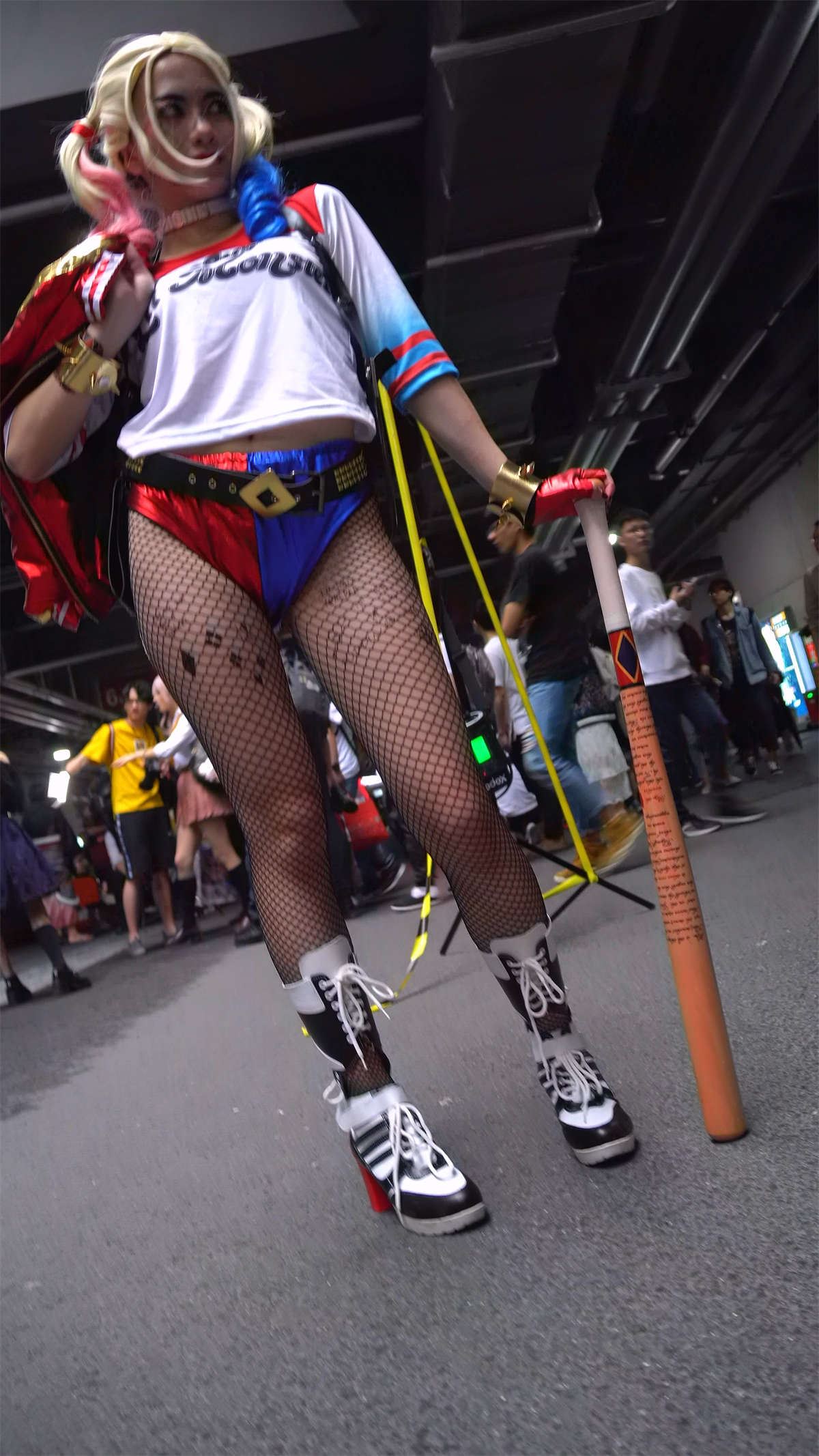 大眼网袜洋妞cosplay