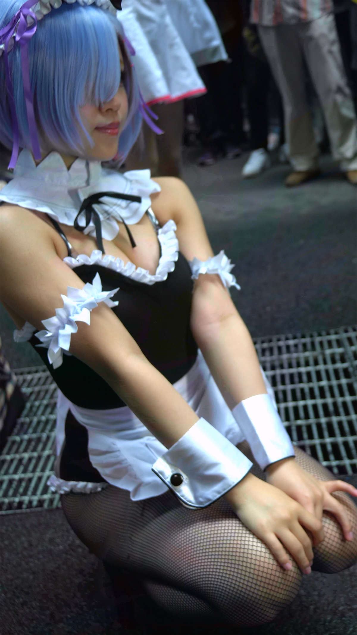 黑丝高跟cosplay女仆装丰满少女