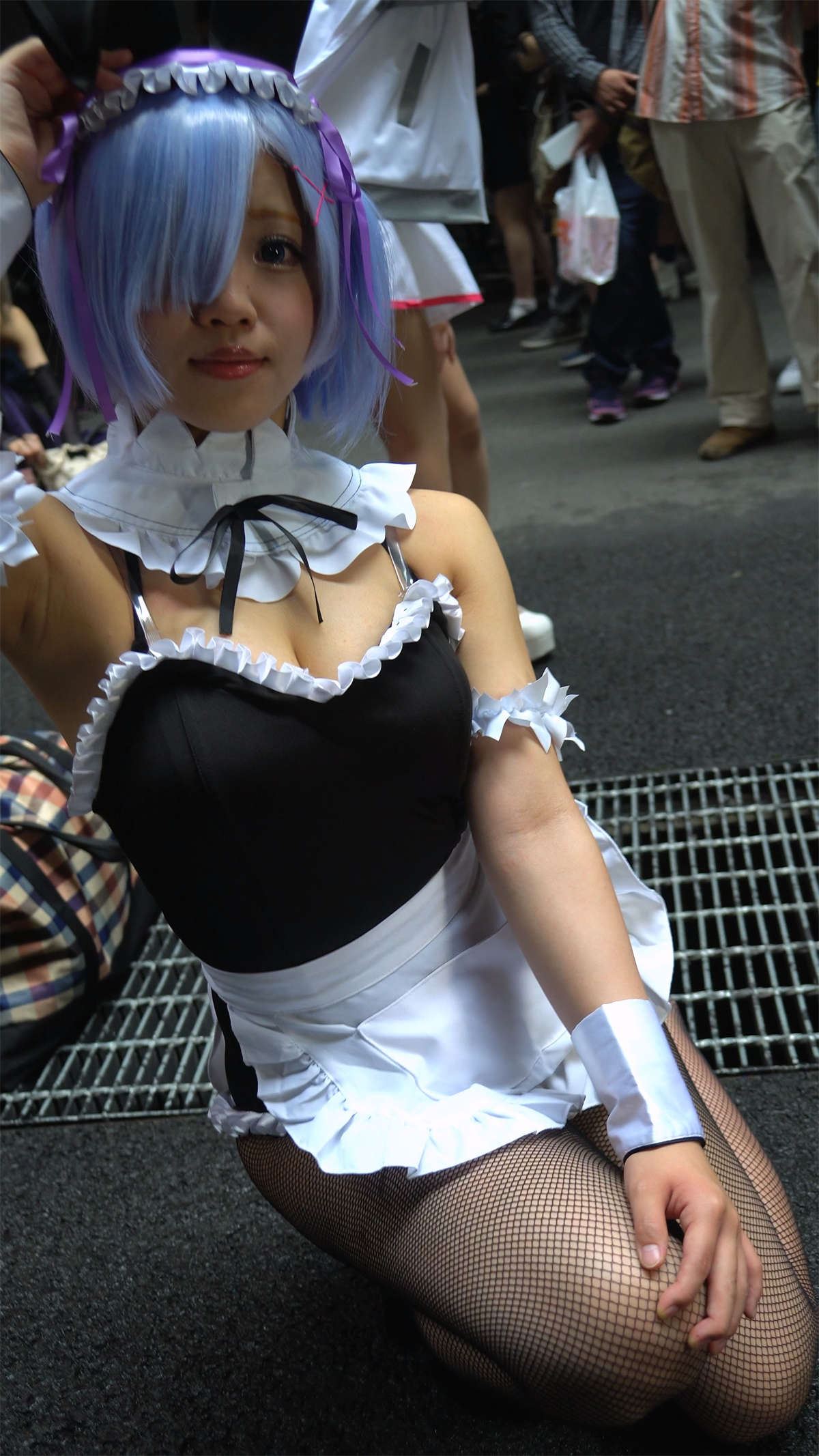 黑丝高跟cosplay女仆装丰满少女