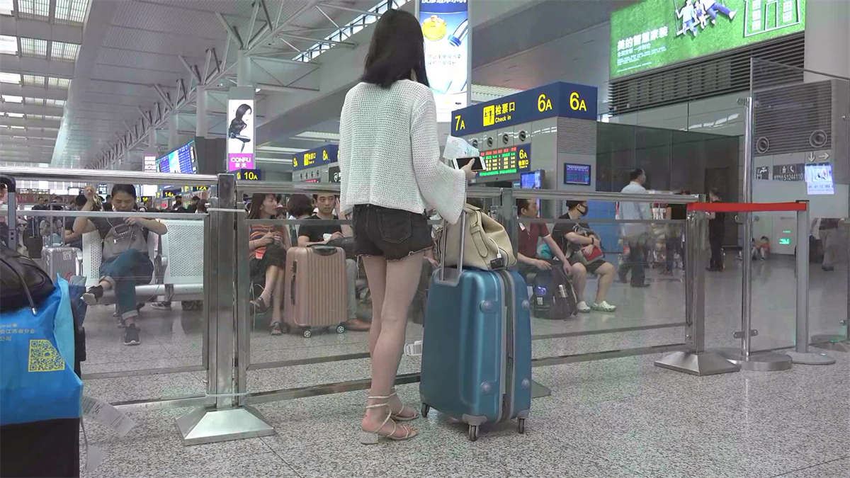 高挑美女细带凉拖