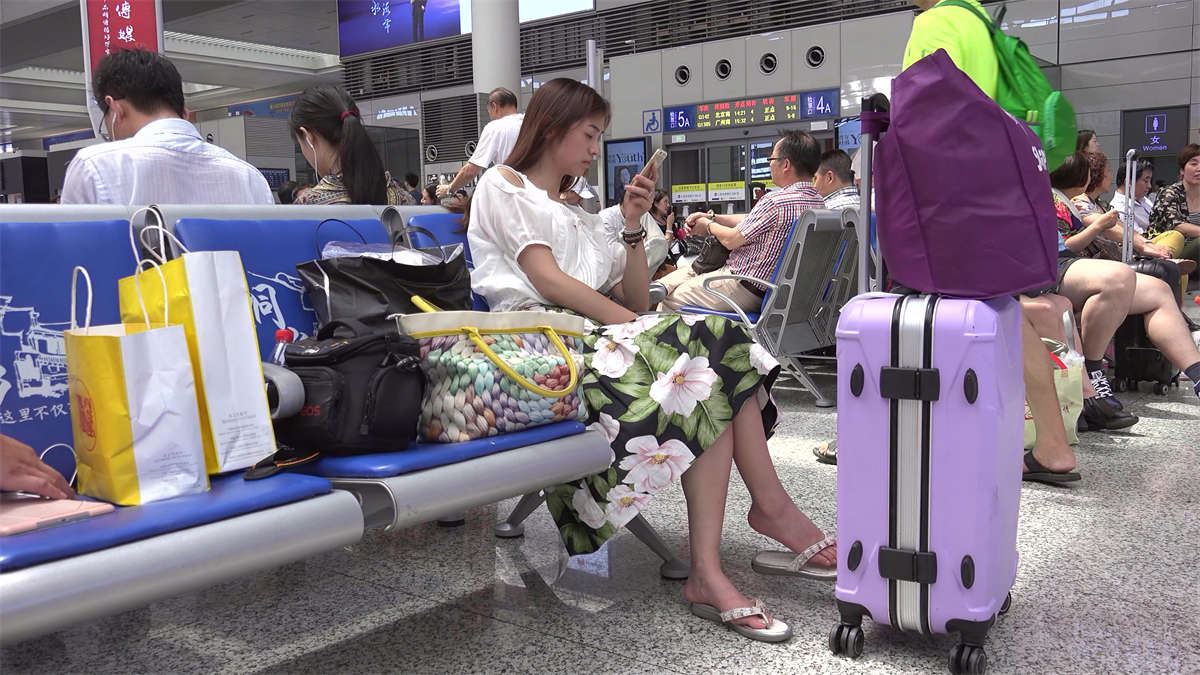 玲珑剔透的少女玉足，性感到法力无边