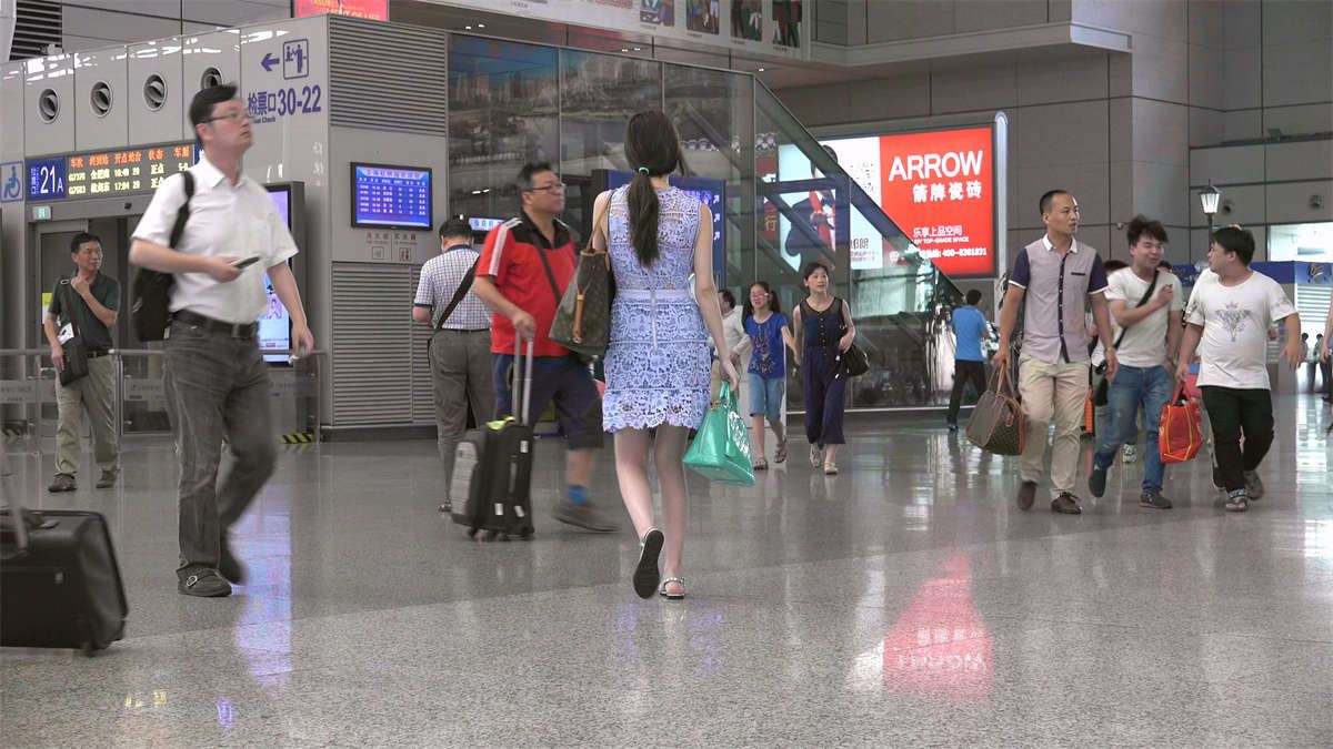 遇上精品女孩，你还会在乎这是双站足