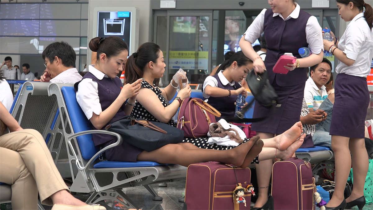 高铁MM制服诱惑下的长丝足底