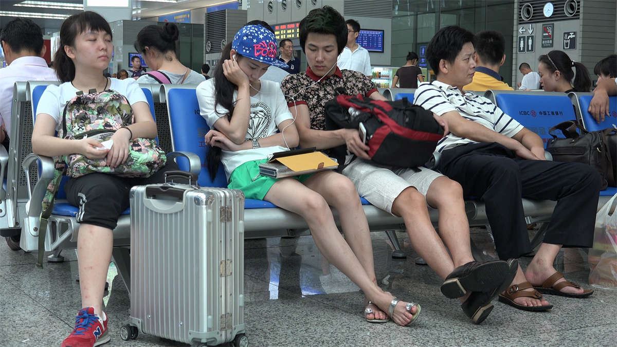 只有在开学季才能看到的靓女嫩足