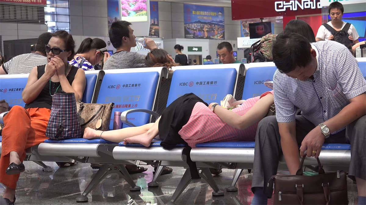 清纯秀美的女孩睡一会