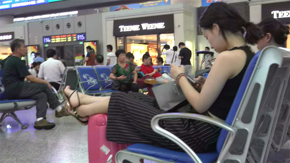 幻想少女露足底已不可能，那就把露出的部分纤毫毕现地拿下