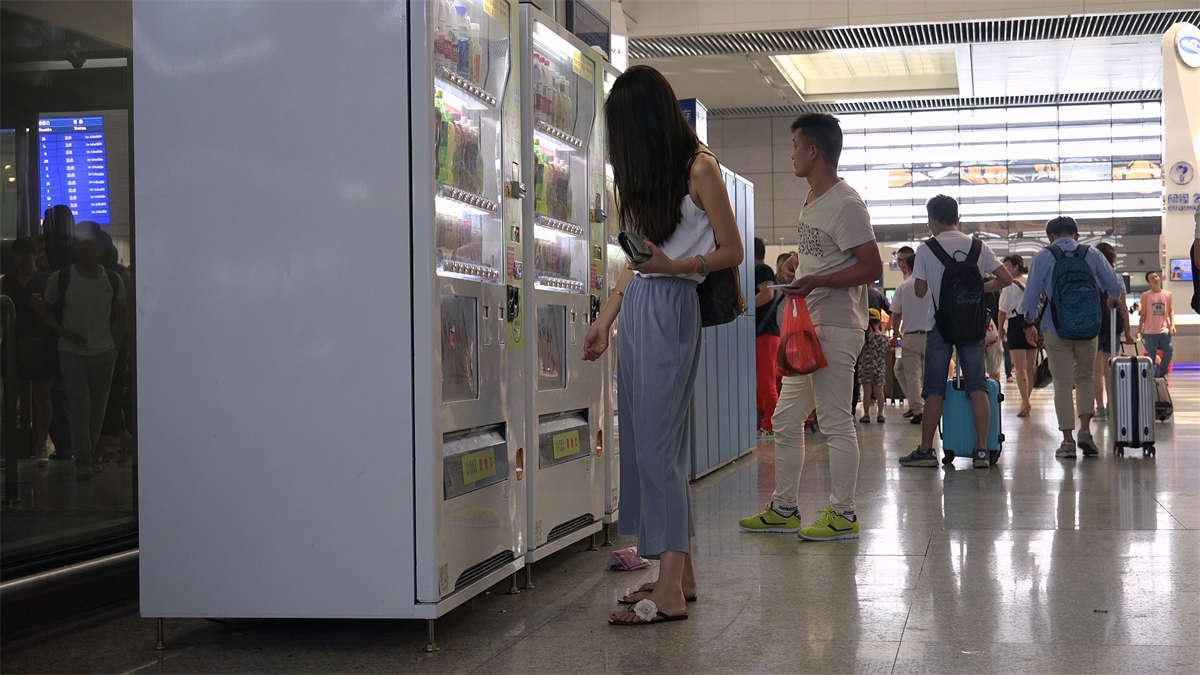 仙女气质人字拖街拍美足骨感美女