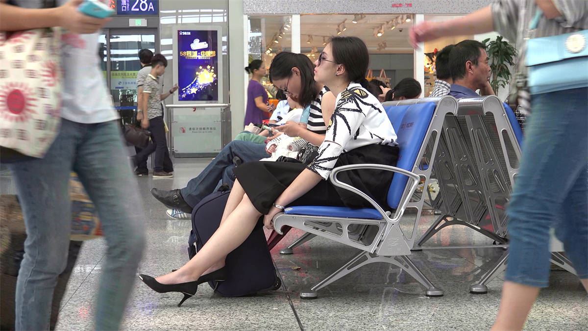 能想像制服诱惑出场的高冷妹子最后抠足底的样子吗？