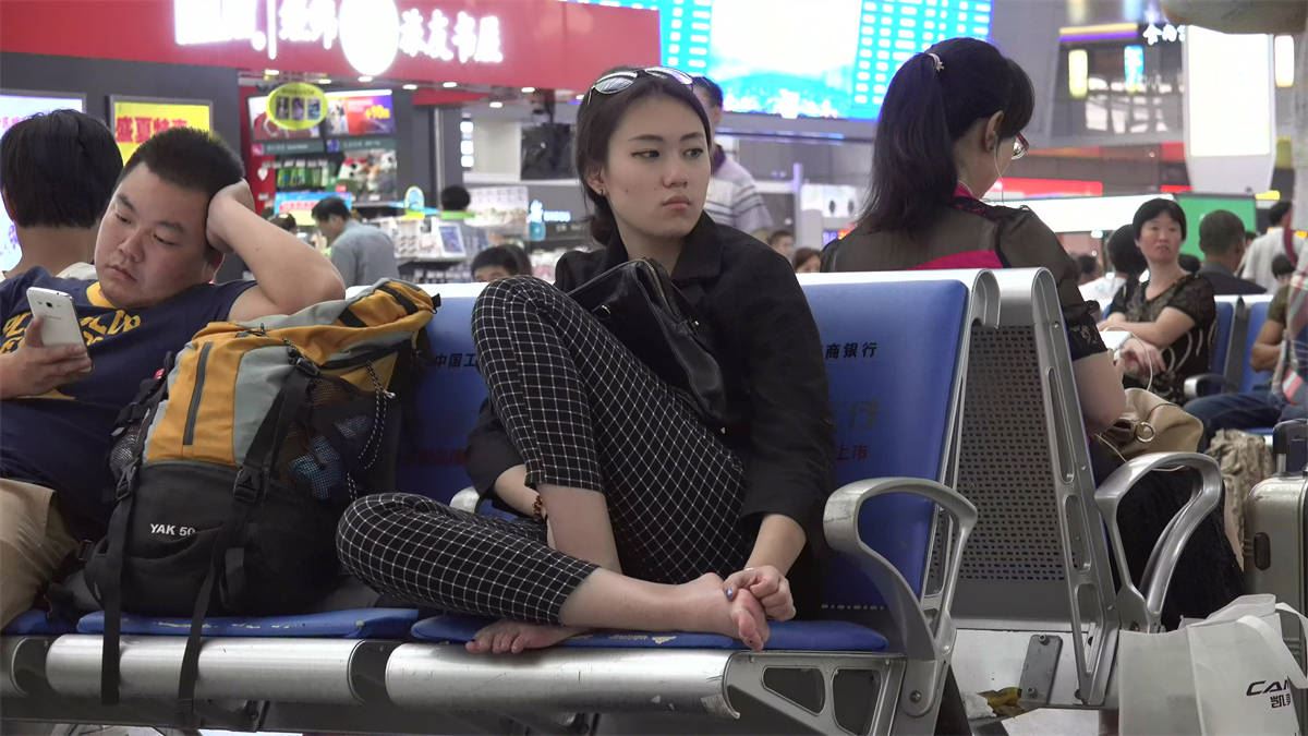 能想像制服诱惑出场的高冷妹子最后抠足底的样子吗？