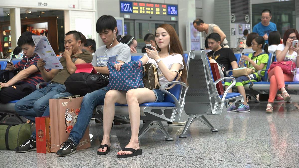又是一个爱追剧的女孩
