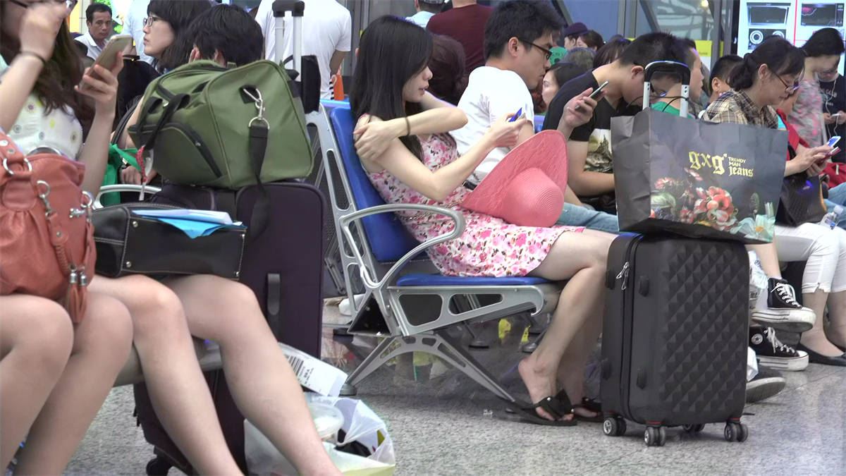 看清娇嫩又不失妖媚的妹子的每一寸玉足肌肤