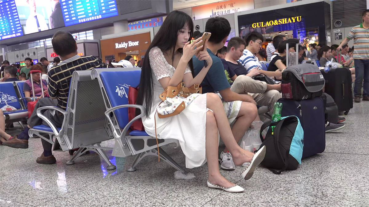 主播级长发萌妹的微露趾挑鞋，你喜欢否？