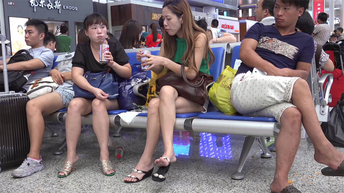 女人修炼到了美魔女级，玩鞋的境界必须出神入化
