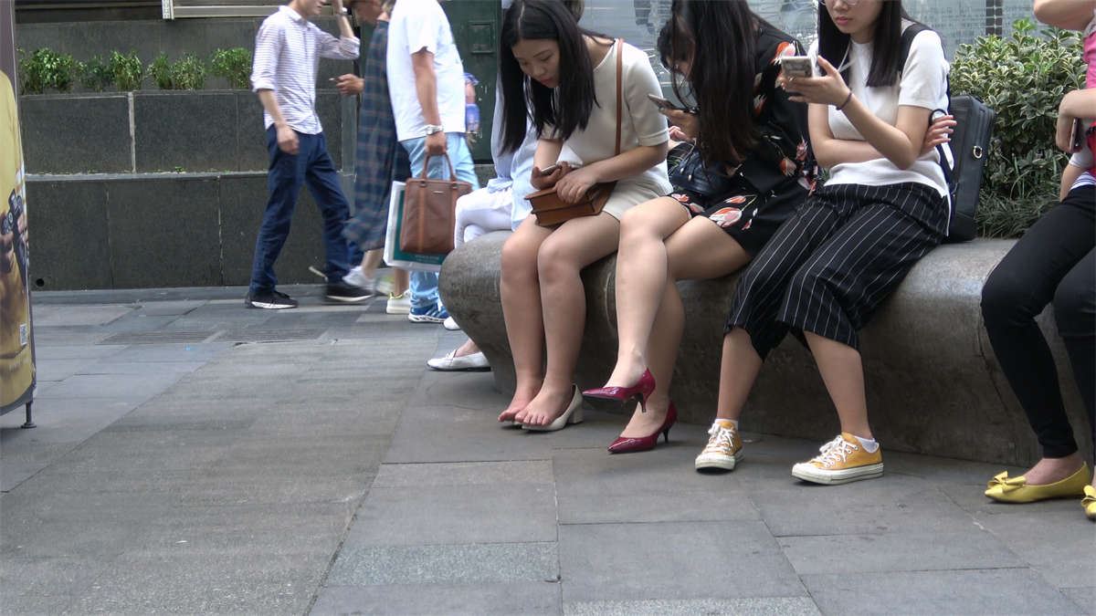 路边美足