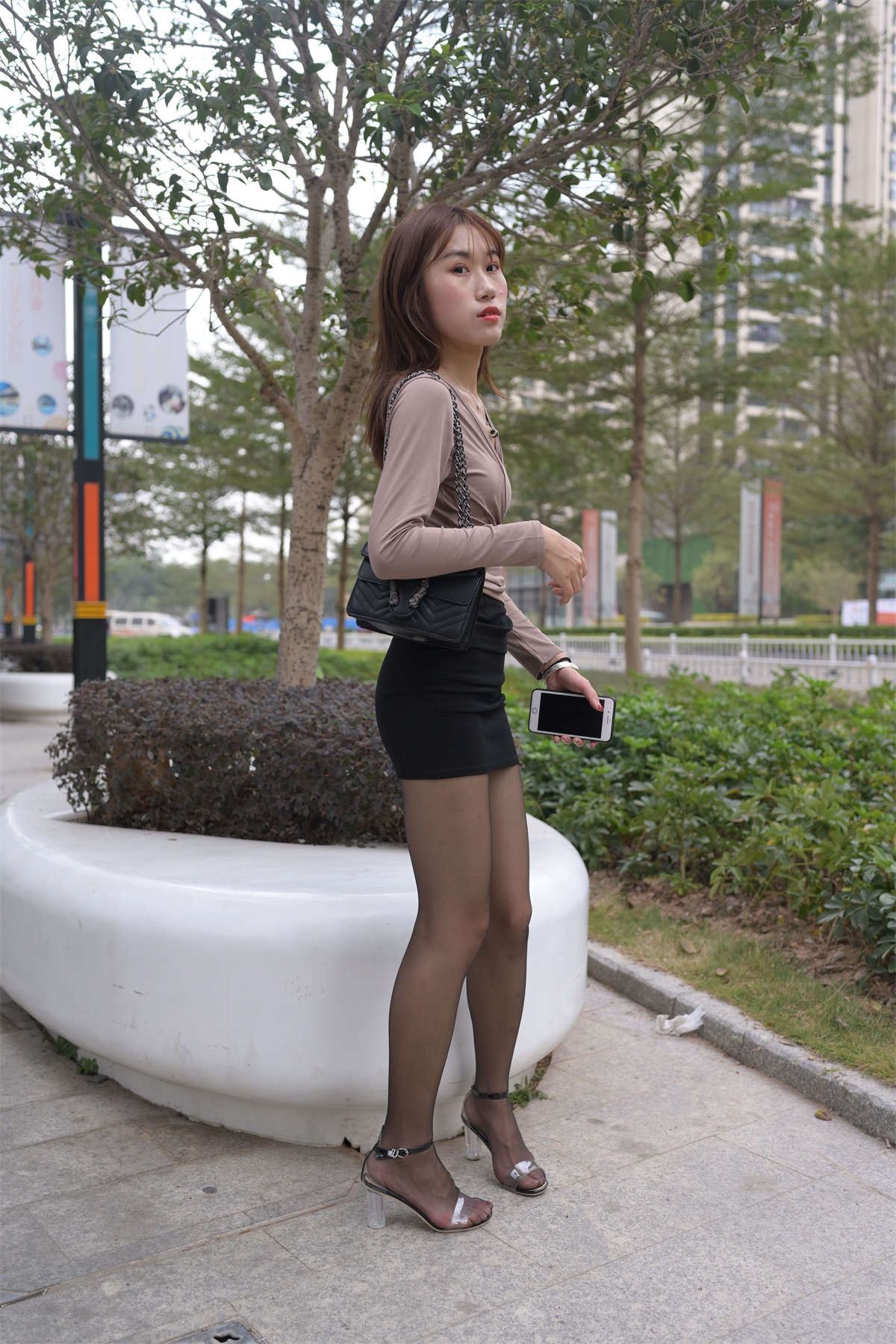 御风街拍 楼楼 黑丝包臀裙高跟美腿